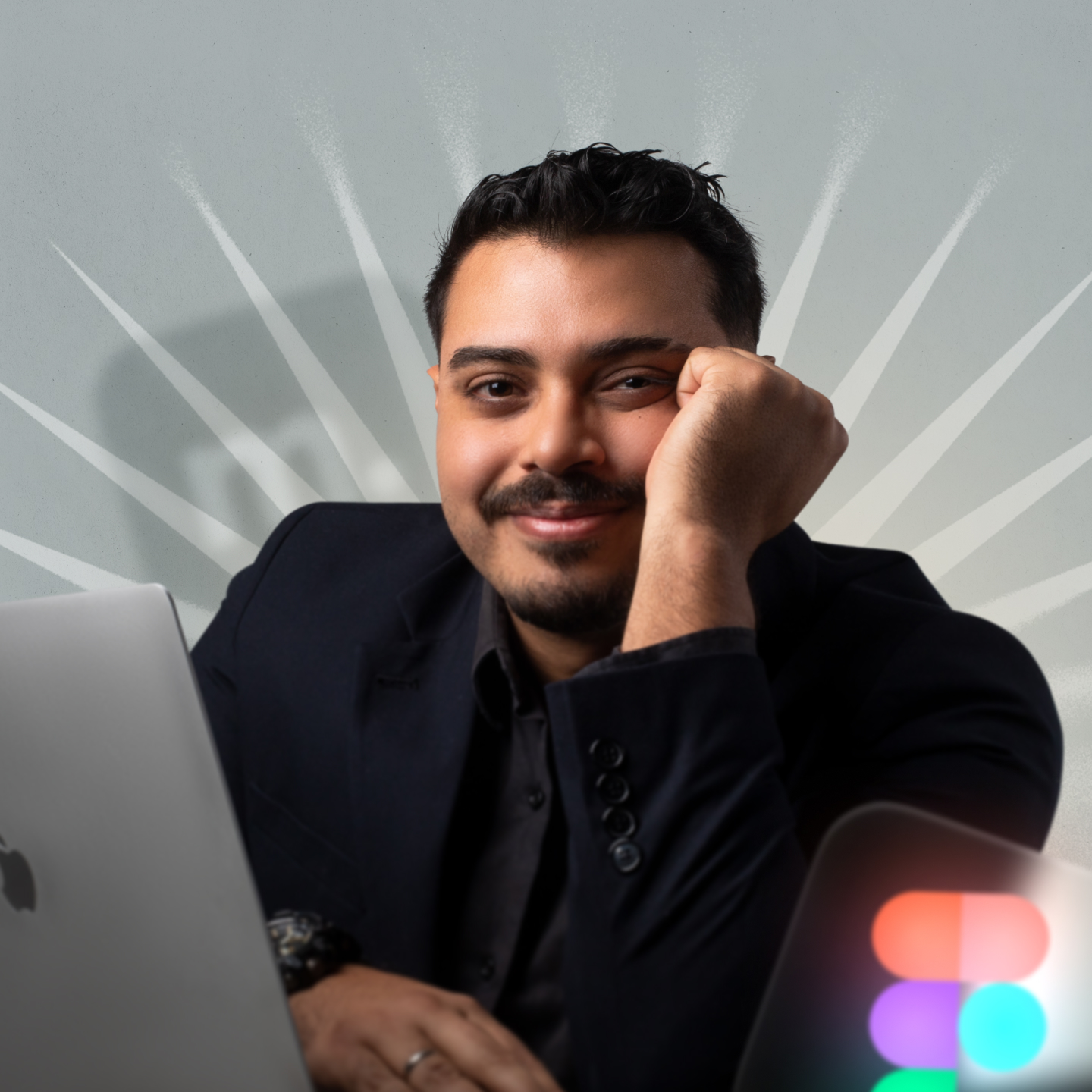 Retrato de Moises Carmona con su laptop